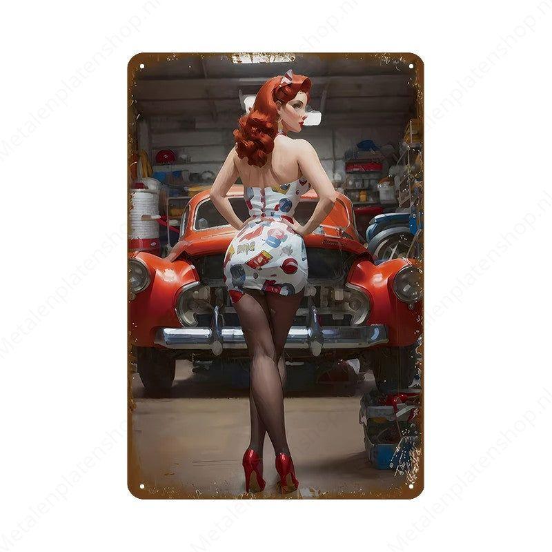 Pin-up Vrouw met Oldtimer